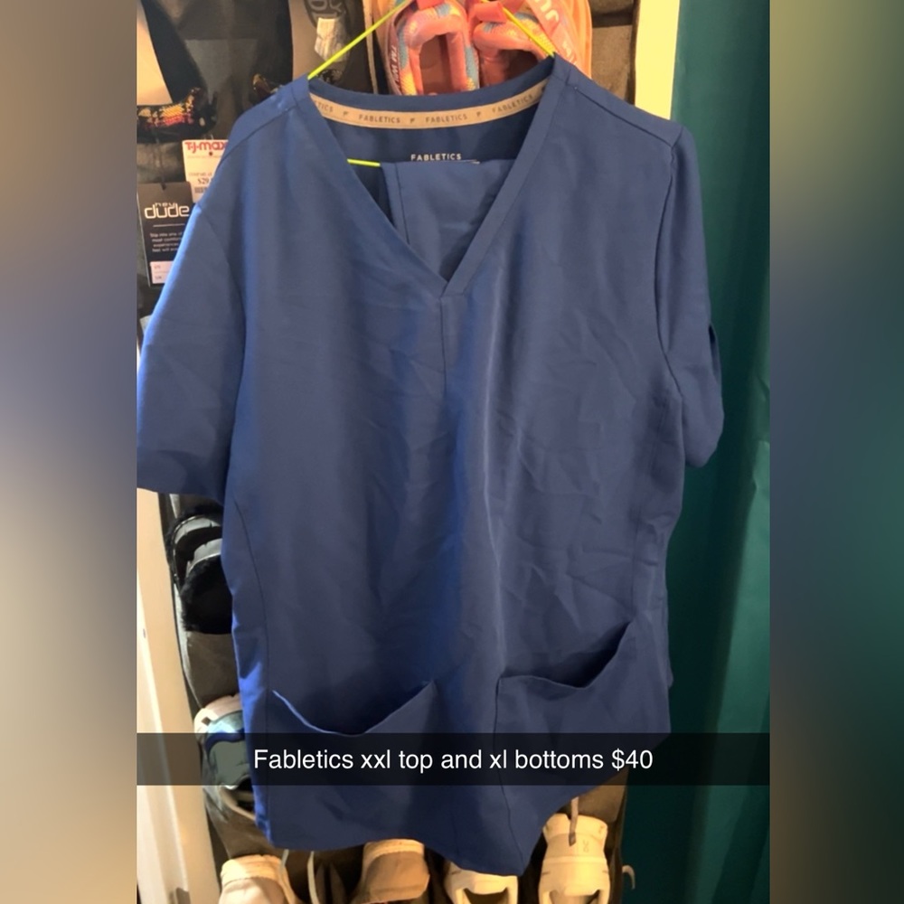 Fabletics scrub set